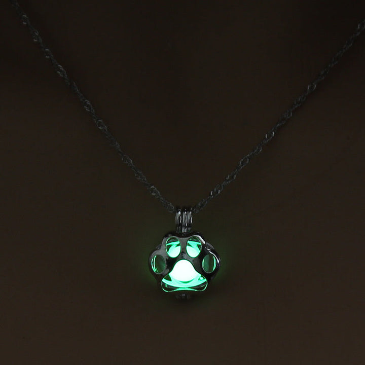 Glowing Paw Necklace – Animal Pendant with Night Light Effect